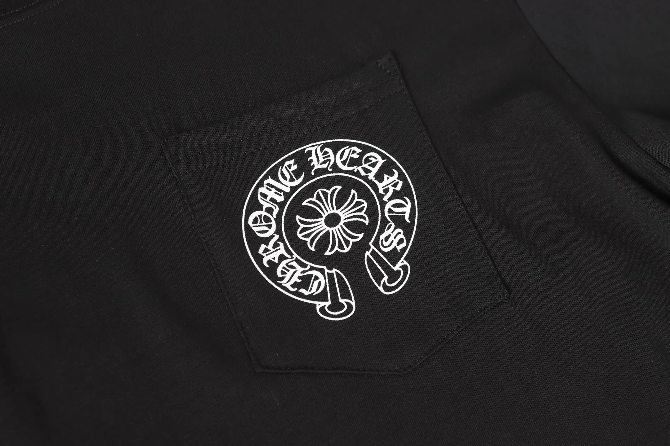 P160 Cross-border model. Please do not place an order if you pursue perfection. -Chrome Hearts/Chrome Hearts 23ss white horseshoe Sanskrit printed popular long-sleeved T-shirt -High weight, high density and high quality. The wool is soft, delicate and skin-friendly. It feels soft and silky. It has excellent warmth and skin-friendly properties.